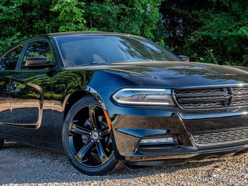 Used 2017 Dodge Charger R/T RWD image 7