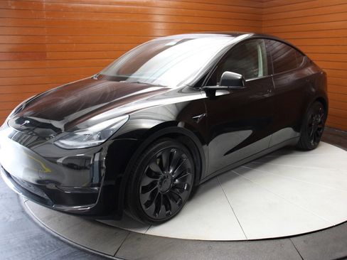 Used 2023 Tesla Model Y Long Range image 7
