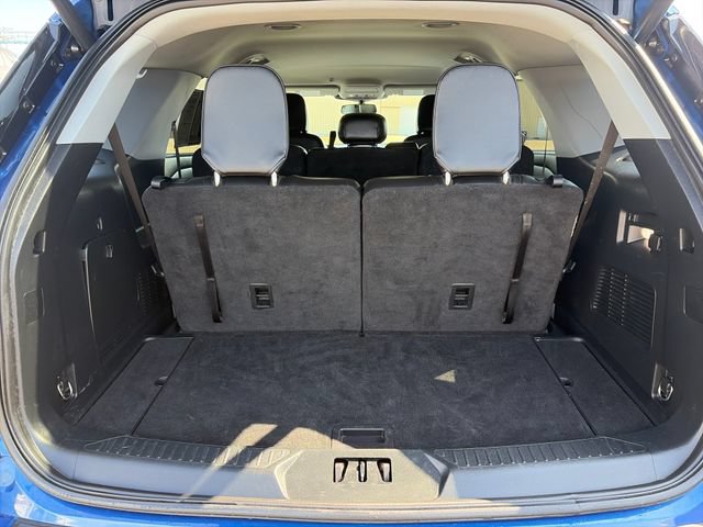 Used 2022 Ford Explorer XLT w/ Equipment Group 202A AWD/4WD image 44