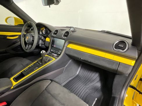 Used 2022 Porsche 718 Cayman GT4 image 18