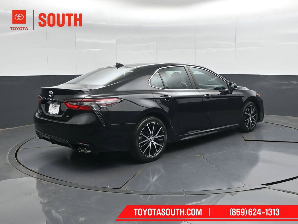 Used 2023 Toyota Camry SE w/ Convenience Package FWD image 2