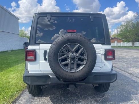 Used 2024 Jeep Wrangler Unlimited Sport AWD/4WD image 10