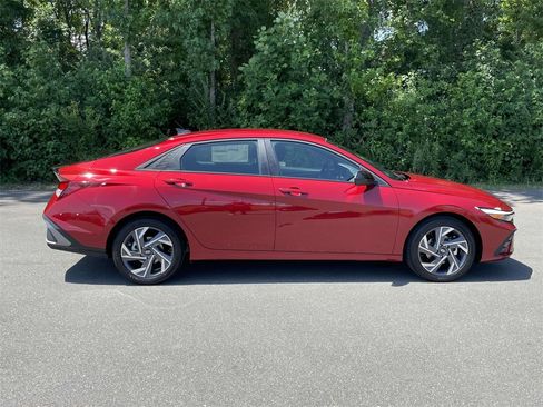 New 2025 Hyundai Elantra Sport image 8