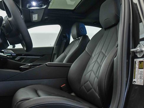 Used 2025 BMW 530i w/ Premium Package image 19