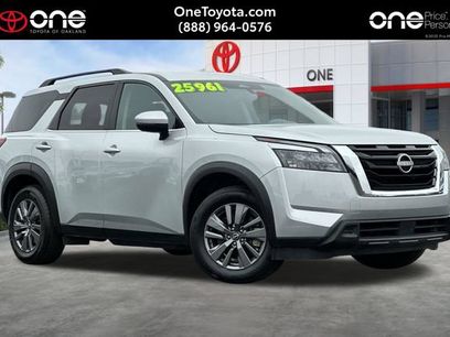 Used 2024 Nissan Pathfinder SV