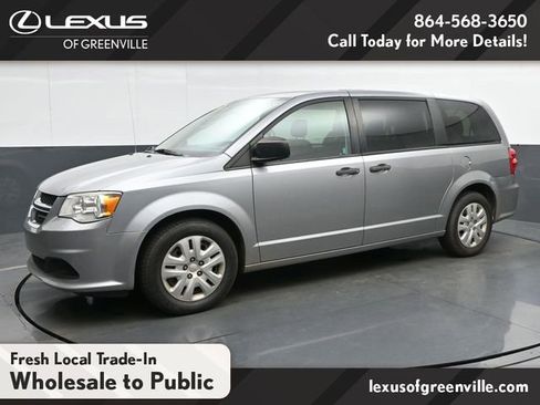 Used 2019 Dodge Grand Caravan SE FWD image 4