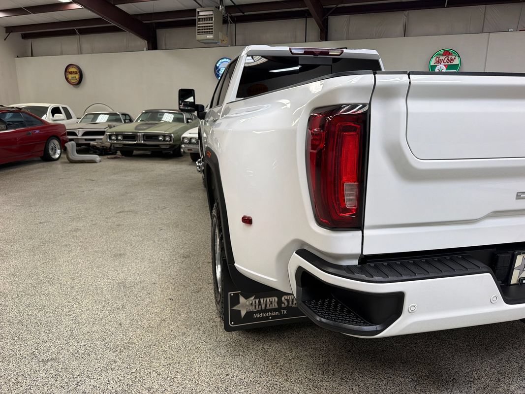 Used 2023 GMC Sierra 3500 Denali AWD/4WD image 15