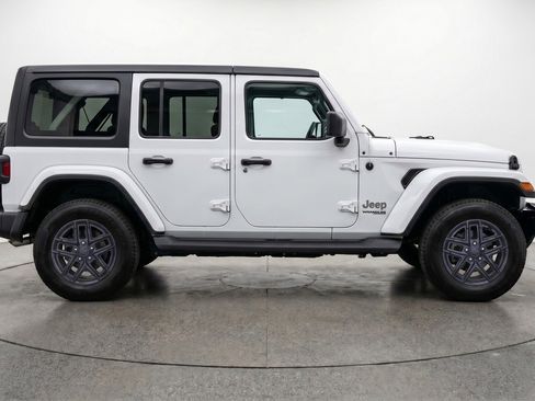 Used 2025 Jeep Wrangler Unlimited Sport AWD/4WD image 11