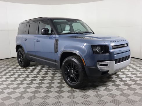 Used 2025 Land Rover Defender 110 S image 3