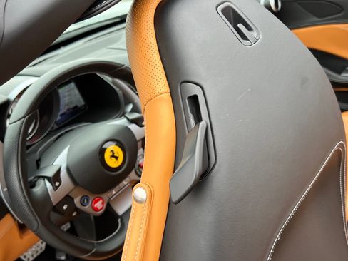 Used 2019 Ferrari Portofino RWD image 34