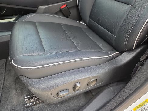 Certified 2025 Buick Enclave Sport Touring FWD image 21