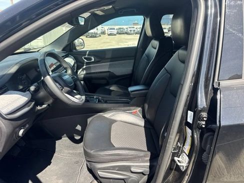 Used 2024 Jeep Compass Latitude AWD/4WD image 9