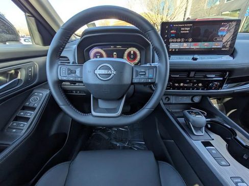 Used 2025 Nissan Rogue SL w/ SL Premium Package image 16