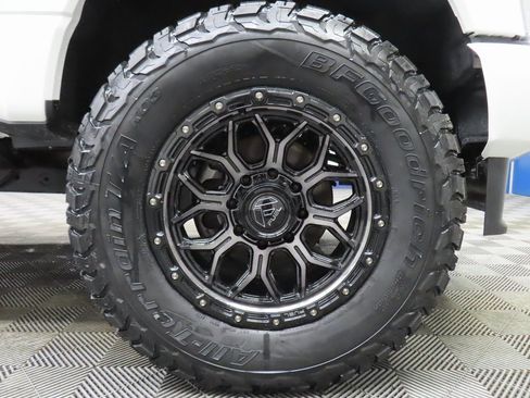 Used 2025 Ford F250 Platinum image 9