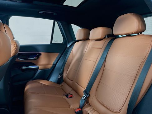 New 2026 Mercedes-Benz GLC 300 image 7