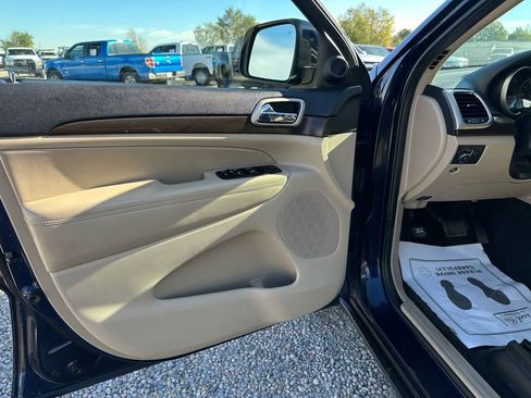 Used 2017 Jeep Grand Cherokee Laredo w/ Quick Order Package 23E image 33