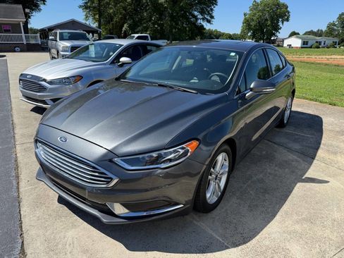 Used 2018 Ford Fusion SE w/ Fusion SE Technology Package FWD image 1