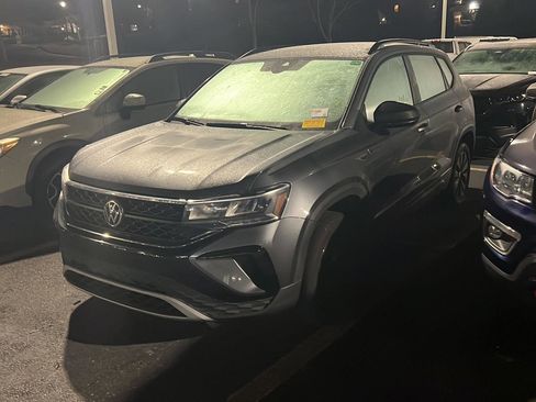 Used 2022 Volkswagen Taos S w/ IQ Drive S Package image 6