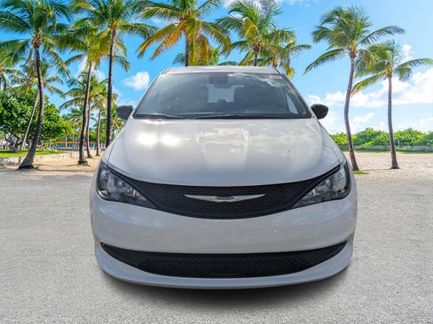 New 2025 Chrysler Voyager LX image 7