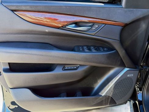 Used 2015 Cadillac Escalade Premium image 22