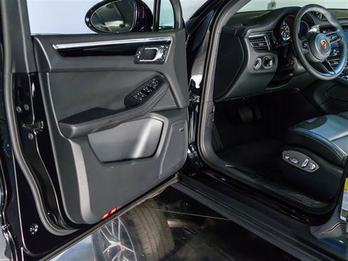 Used 2026 Porsche Macan AWD/4WD image 23