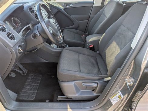 Used 2014 Volkswagen Tiguan S image 10