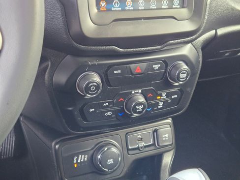 Used 2020 Jeep Renegade Latitude image 25