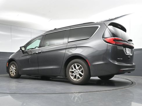 Used 2022 Chrysler Pacifica Touring-L image 27
