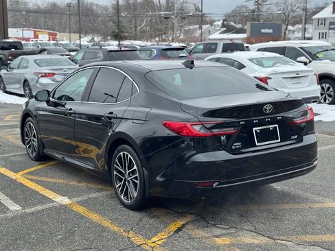 Used 2025 Toyota Camry XLE w/ Premium Plus Package AWD/4WD image 3