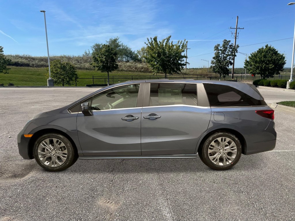 New 2027 Honda Odyssey Touring image 3