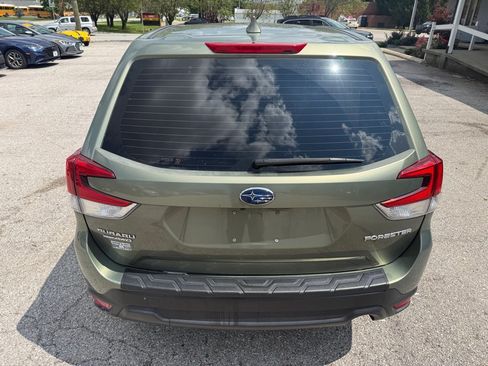 Used 2020 Subaru Forester AWD/4WD image 7