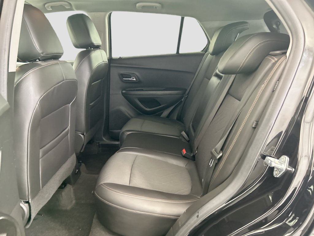 Used 2022 Chevrolet Trax LT w/ LT Convenience Package AWD/4WD image 19