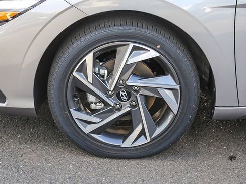 New 2025 Hyundai Elantra SEL FWD image 12