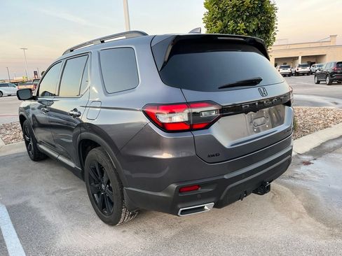 Used 2025 Honda Pilot Black Edition image 4