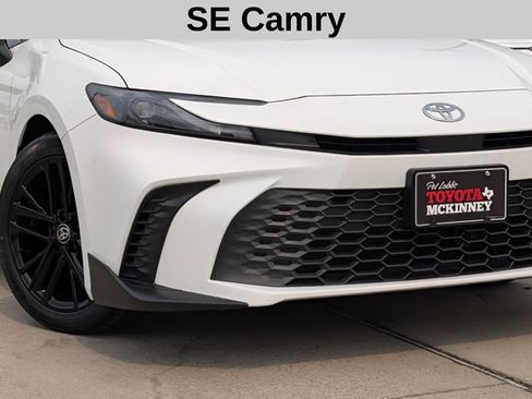 Used 2025 Toyota Camry SE FWD image 3