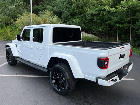 Used 2021 Jeep Gladiator Overland AWD/4WD image 3