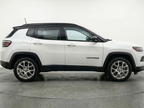 Used 2025 Jeep Compass Limited AWD/4WD image 11