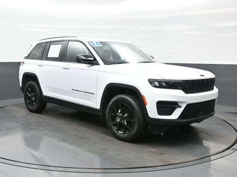 Used 2024 Jeep Grand Cherokee Altitude image 8