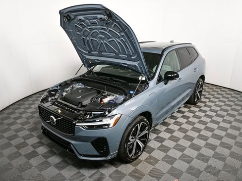 Used 2022 Volvo XC60 T8 R-Design w/ Advanced Package image 32