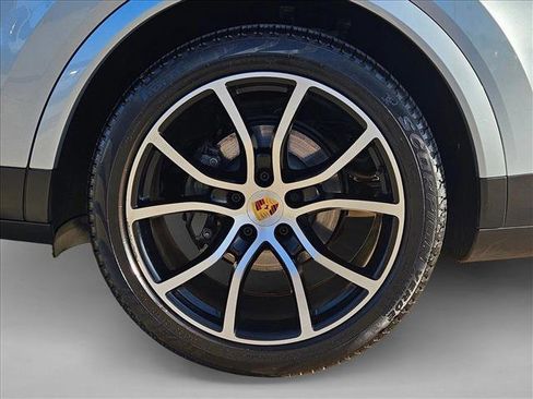 Used 2021 Porsche Cayenne S image 25