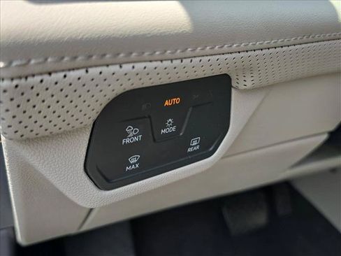 Used 2024 Volkswagen Atlas SE FWD image 9