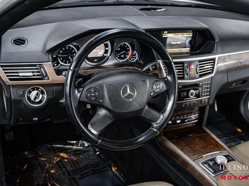 Used 2011 Mercedes-Benz E 550 4MATIC Sedan image 19