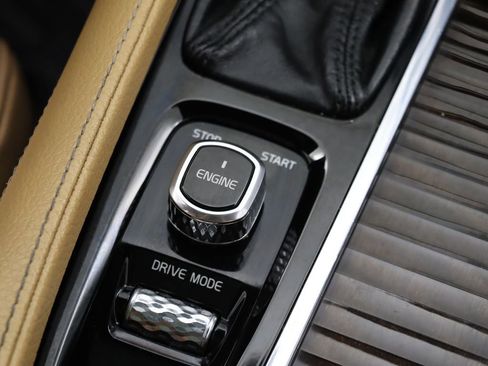 Used 2017 Volvo XC90 T6 Momentum w/ Vision Package image 22