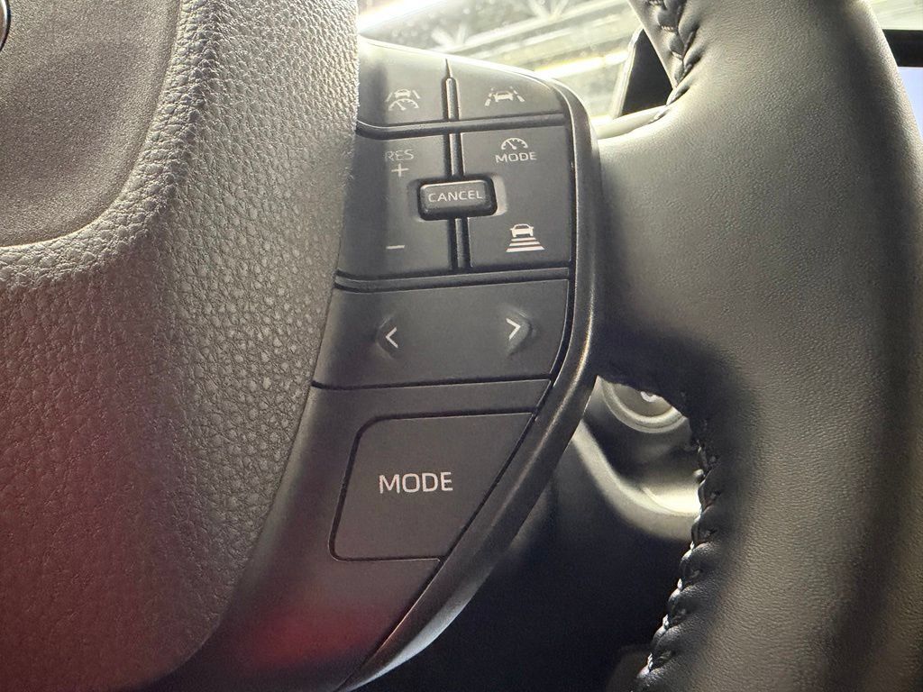 Used 2025 Toyota Prius LE FWD image 19