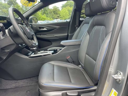 Used 2025 Buick Envista Sport Touring w/ Advanced Safety Package FWD image 17