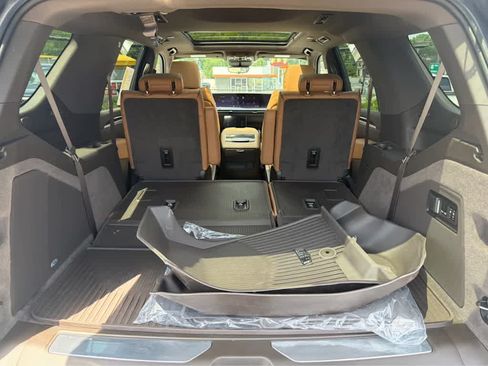 Used 2026 Cadillac Escalade Luxury w/ LPO, Floor Liner Package AWD/4WD image 28