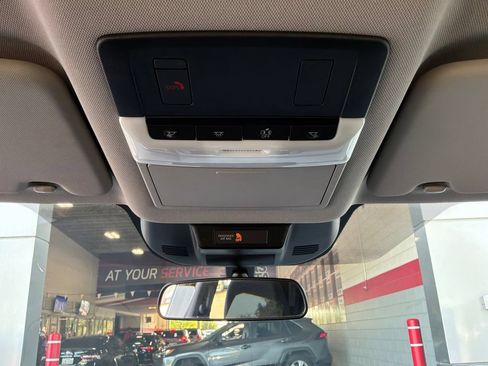 Used 2025 Nissan Rogue SV FWD image 16