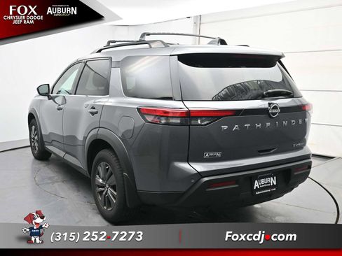 Used 2022 Nissan Pathfinder SV image 12