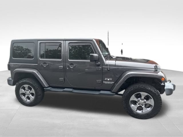 Used 2016 Jeep Wrangler Unlimited Sahara w/ Dual Top Group AWD/4WD image 35