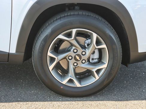 Used 2026 Chevrolet Trax LT w/ Driver Confidence Package image 9